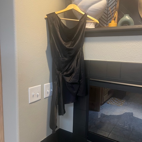 black asymmetrical dress - Picture 1 of 3